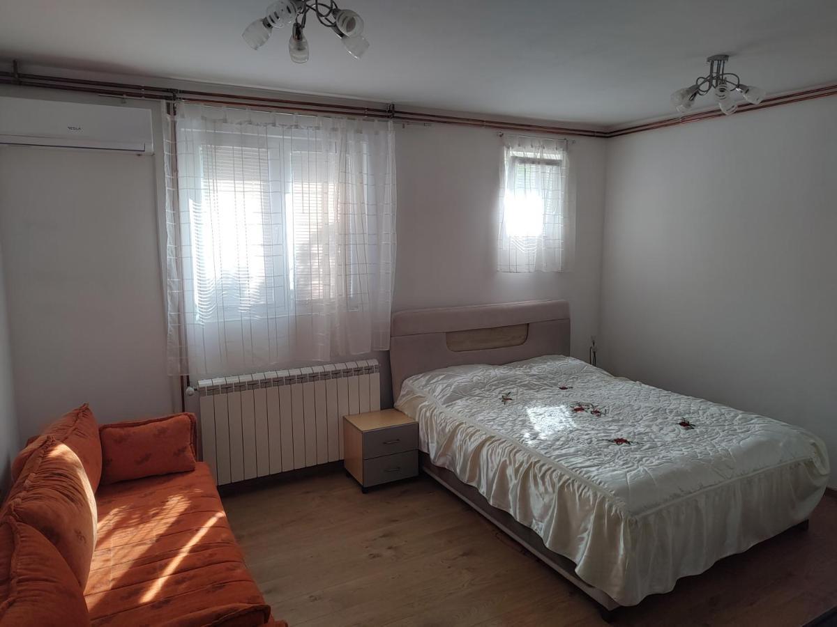 Apartman Anastasija Surcin Екстер'єр фото