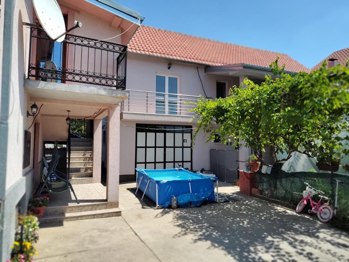 Apartman Anastasija Surcin Екстер'єр фото